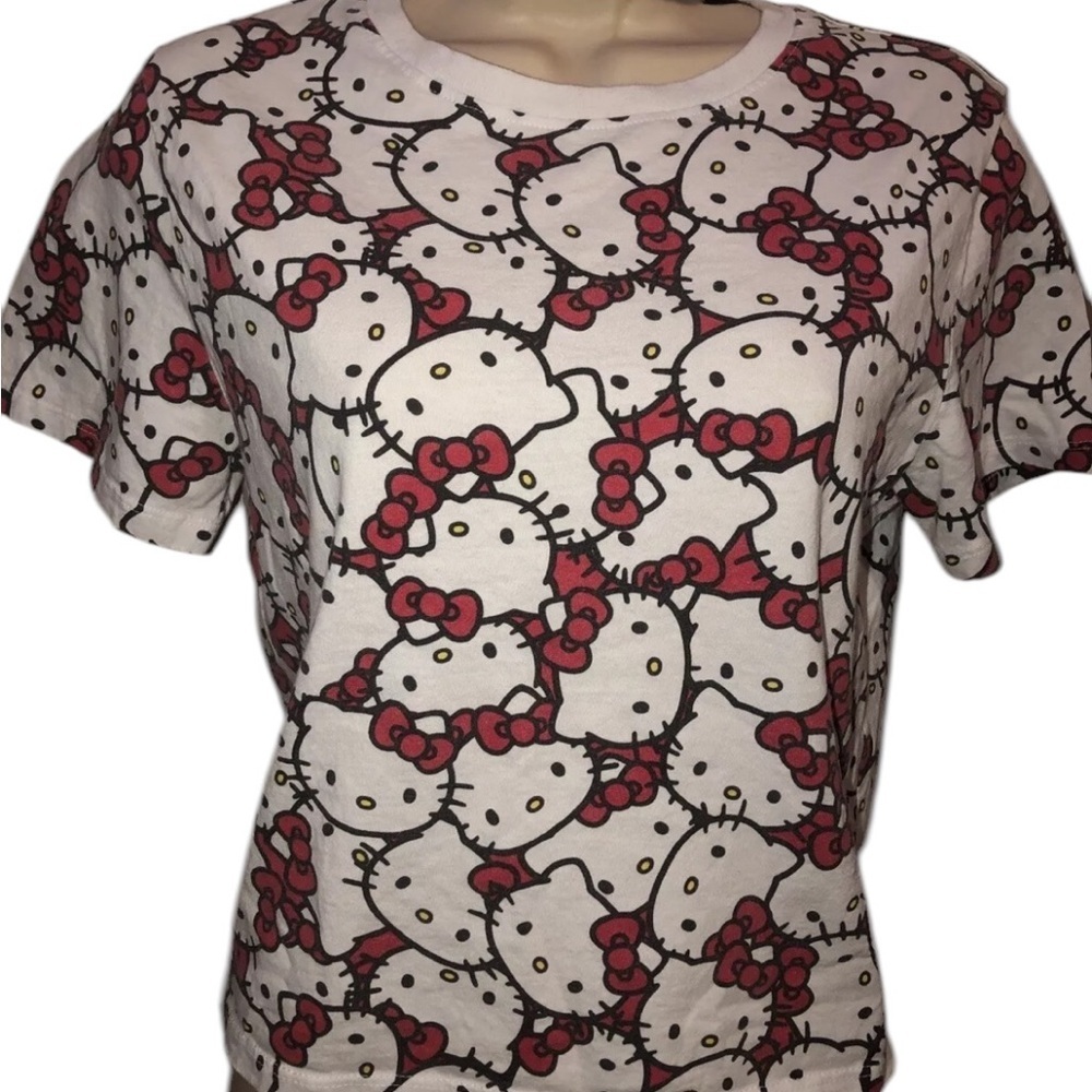 Hello Kitty Graphic T-Shirt cropped size large